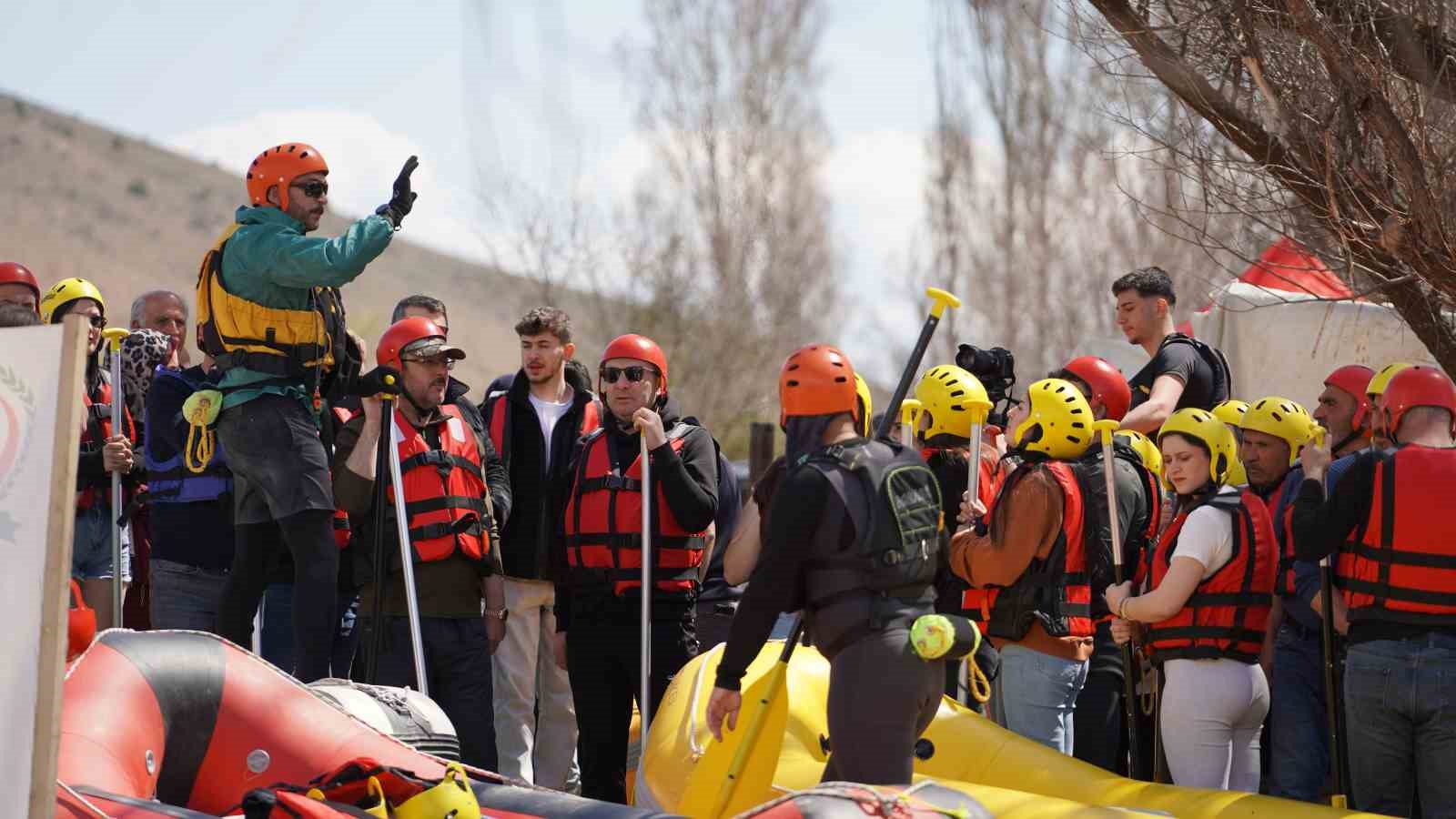 Gümüşhane’de Kelkit Çayı’nda rafting heyecanı
