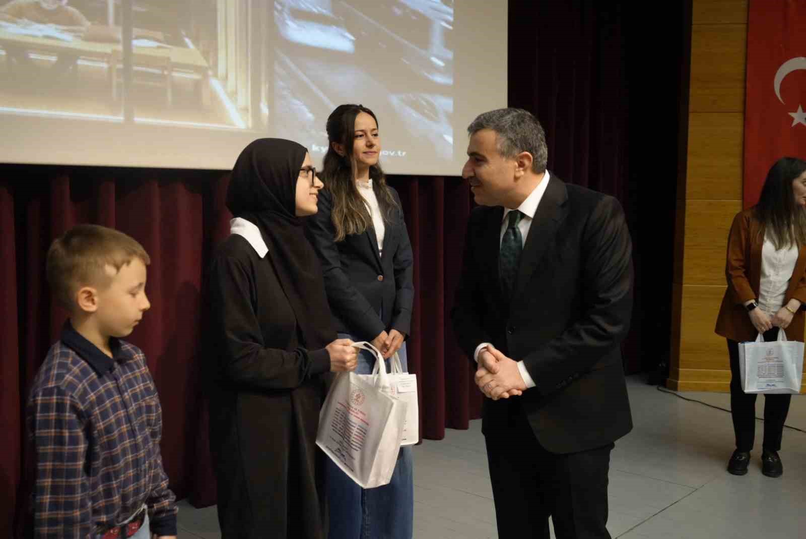 Gümüşhane’de Kütüphane Haftası kutlamaları
Gümüşhane’de Kütüphane Haftası kutlamaları