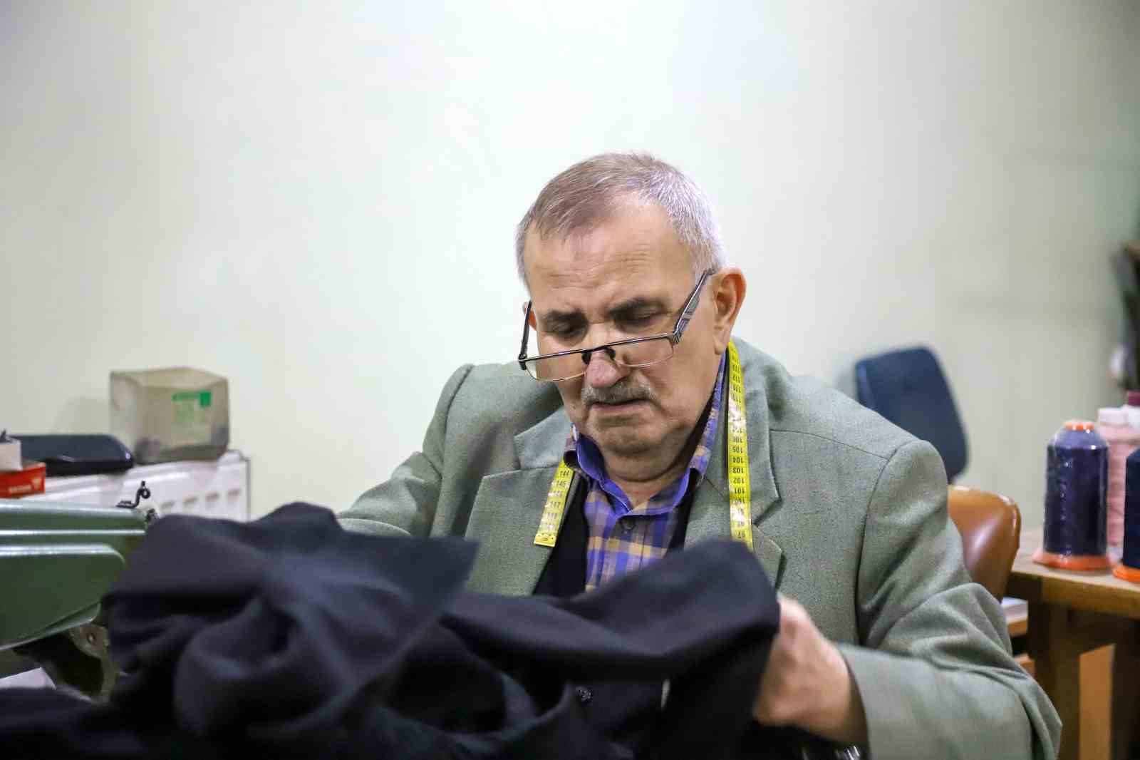 Gümüşhane’nin çınarlarından İlyas Aslan’ın 56 yıllık meslek yolculuğu
