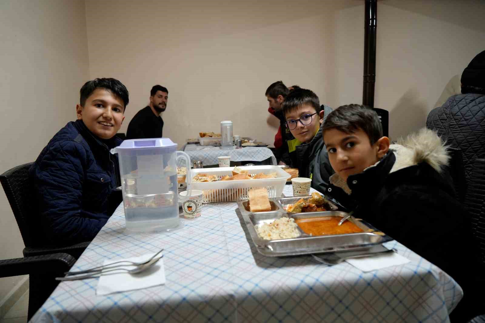 Gümüşhane’nin Kırıklı köyünde 22 yıldır ücretsiz iftar veriliyor
