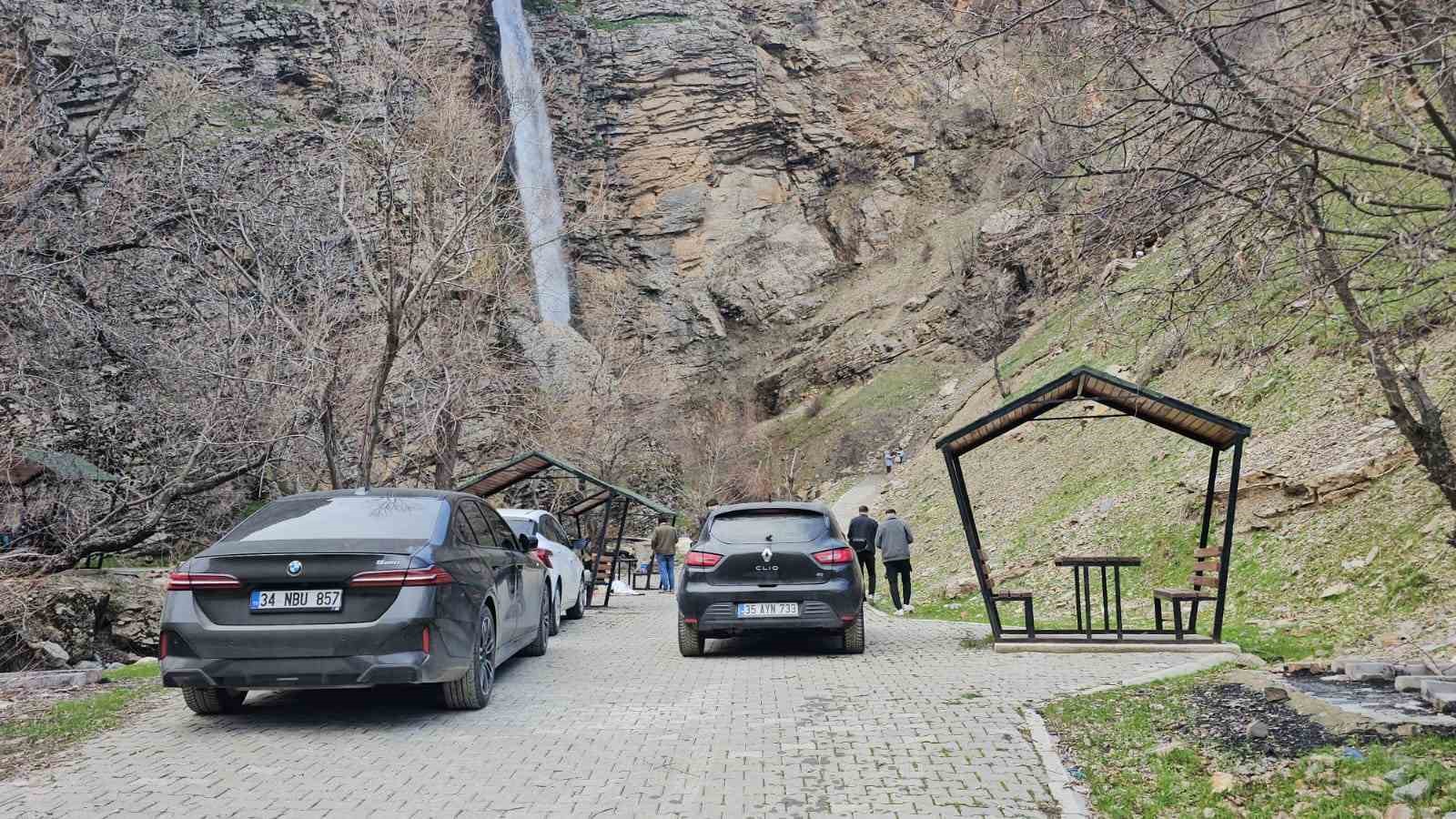 Gümüşkanat Şelalesi’ne yoğun ilgi
