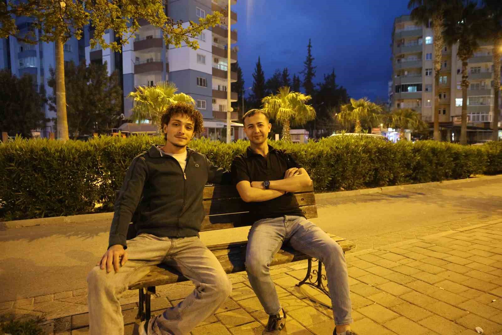 Gündem olan bankta başkan ve genç buluştu
