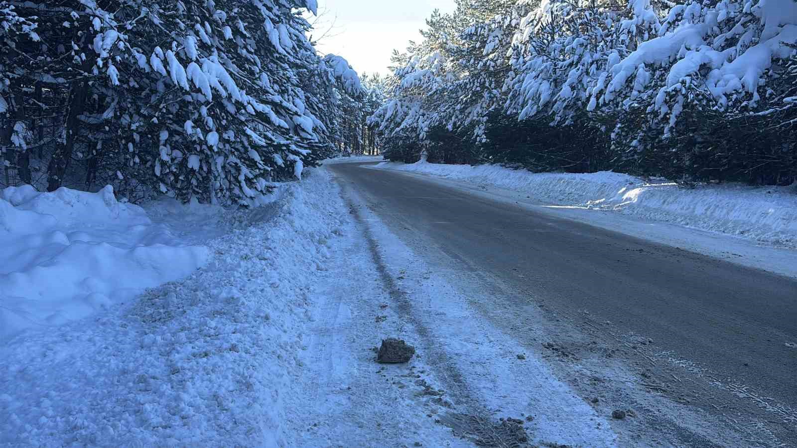 Gündüz fabrikada, akşam karlı dağda
