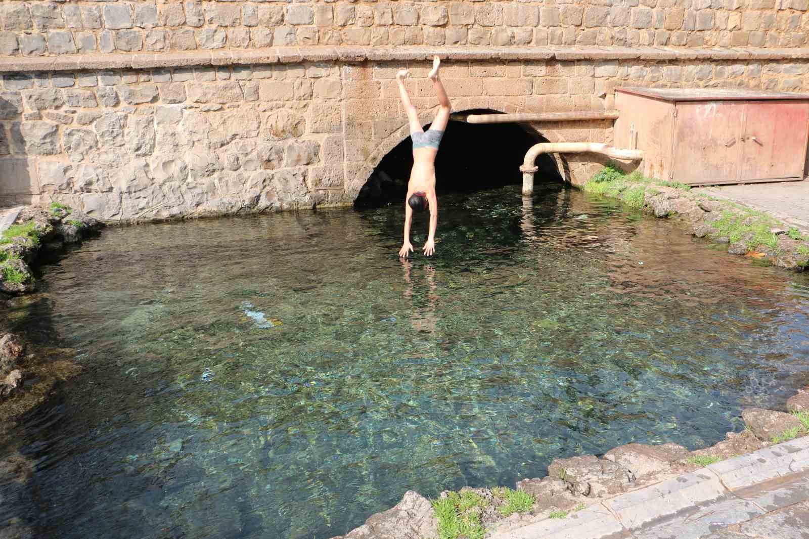 Güneşi gören çocuklar Anzele Parkı’na koştu
