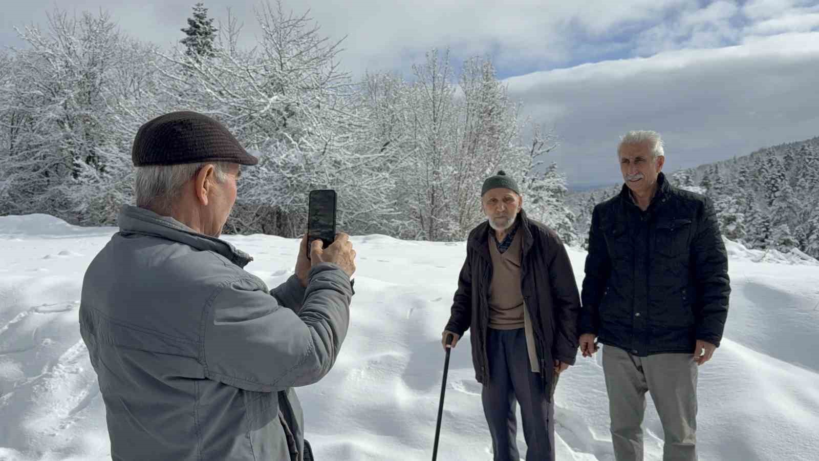 Güneşin açmasıyla oluşan eşsiz kar manzaraları dronla görüntülendi

