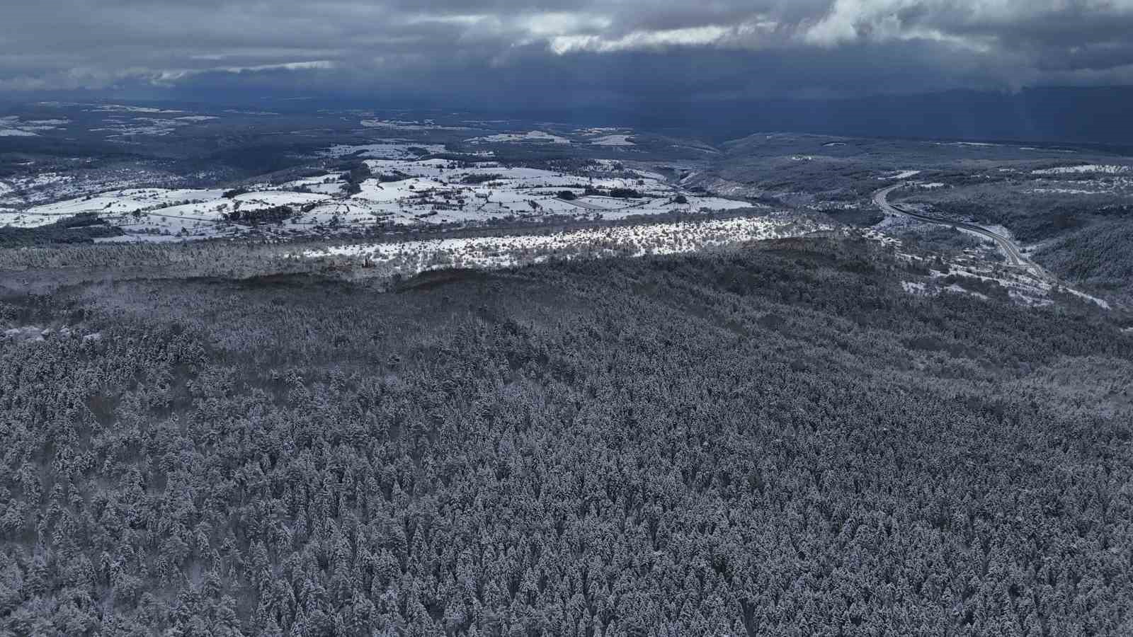 Güneşin açmasıyla oluşan eşsiz kar manzaraları dronla görüntülendi
