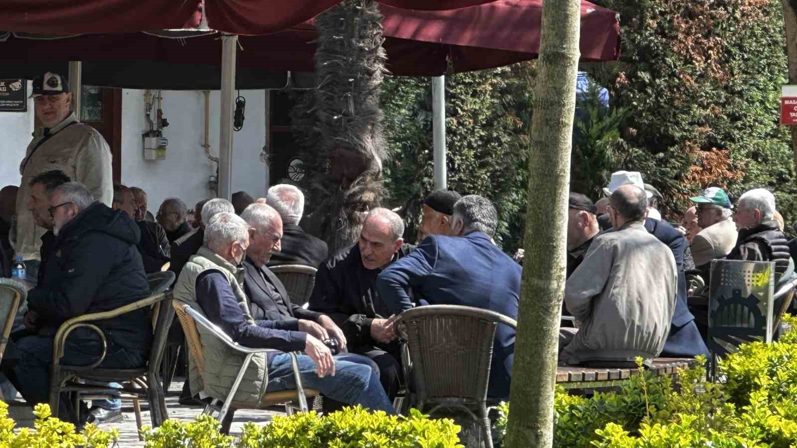 Günler sonra güneşi gören Sakaryalılar soluğu dışarıda aldı
