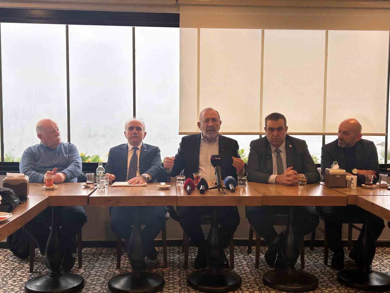 Gürsel Tekin’den CHP’ye sert eleştiri: "Aziz İhsan Aktaş’ın ortağına söz var, bize yok"
Gürsel Tekin’den CHP’ye sert eleştiri: "Aziz İhsan Aktaş’ın ortağına söz var, bize yok"