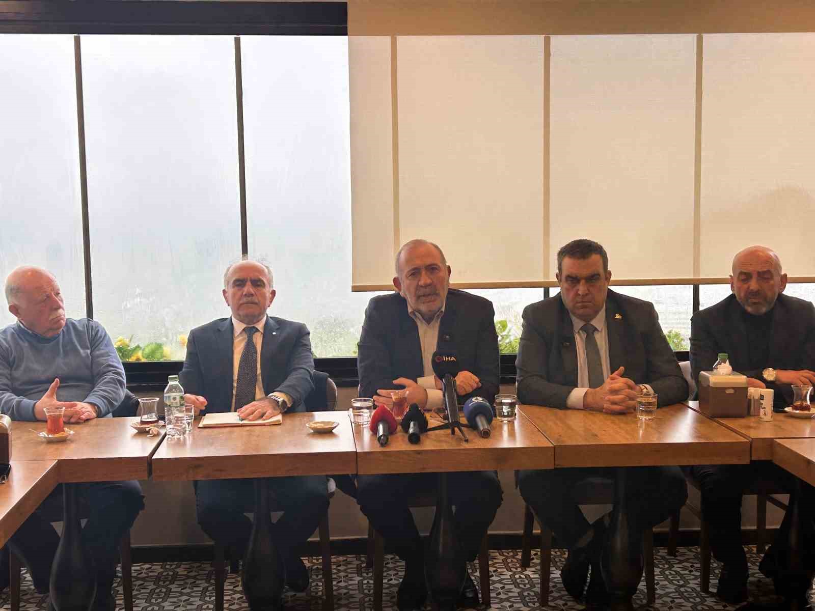 Gürsel Tekin’den CHP’ye sert eleştiri: "Aziz İhsan Aktaş’ın ortağına söz var, bize yok"
Gürsel Tekin’den CHP’ye sert eleştiri: "Aziz İhsan Aktaş’ın ortağına söz var, bize yok"