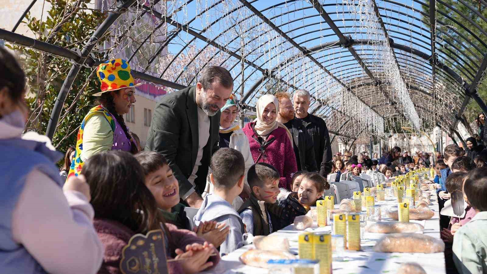 Gürsulu minikler tekne orucuyla iftar açtı
