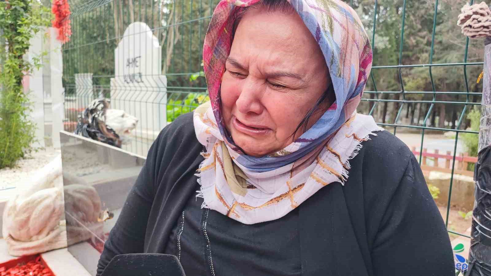 Güvenlik kameralı polis mezarından hırsızlık, anneyi gözyaşlarına boğdu
