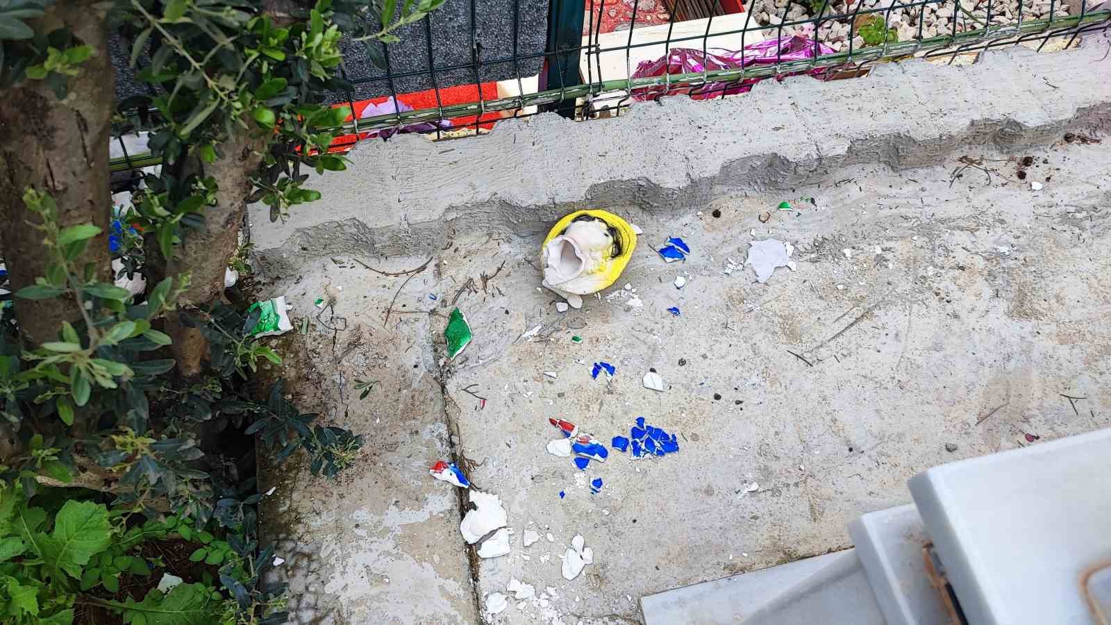 Güvenlik kameralı polis mezarından hırsızlık, anneyi gözyaşlarına boğdu
