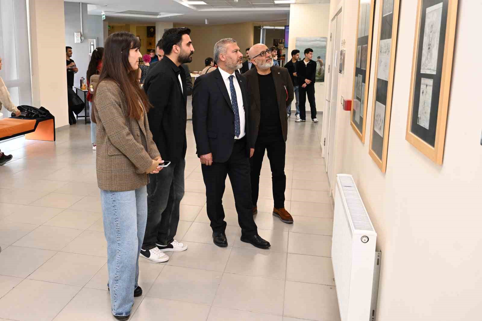 Güzel Sanatlar Fakültesi’nde üç sergi tek buluşma
Güzel Sanatlar Fakültesi’nde üç sergi tek buluşma