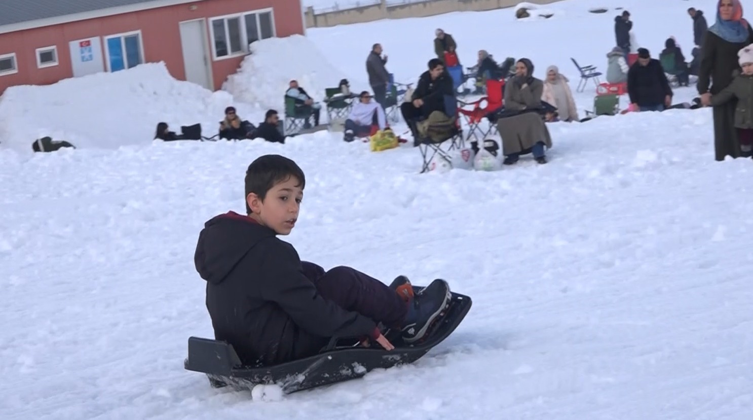 Güzeldağ Kayak Merkezi yarıyıl tatilinin son gününde doldu taştı
