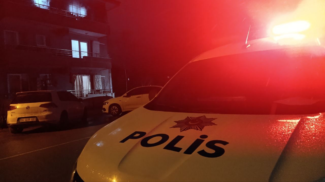 Haber alamadığı kardeşini evde ölü buldu
