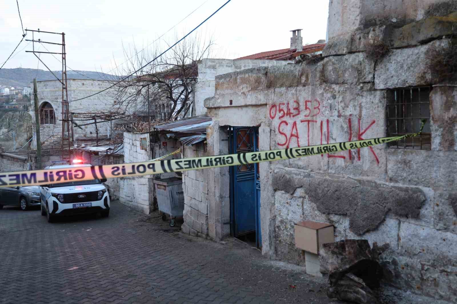 Haber alınamayan adam evinde ölü bulundu
