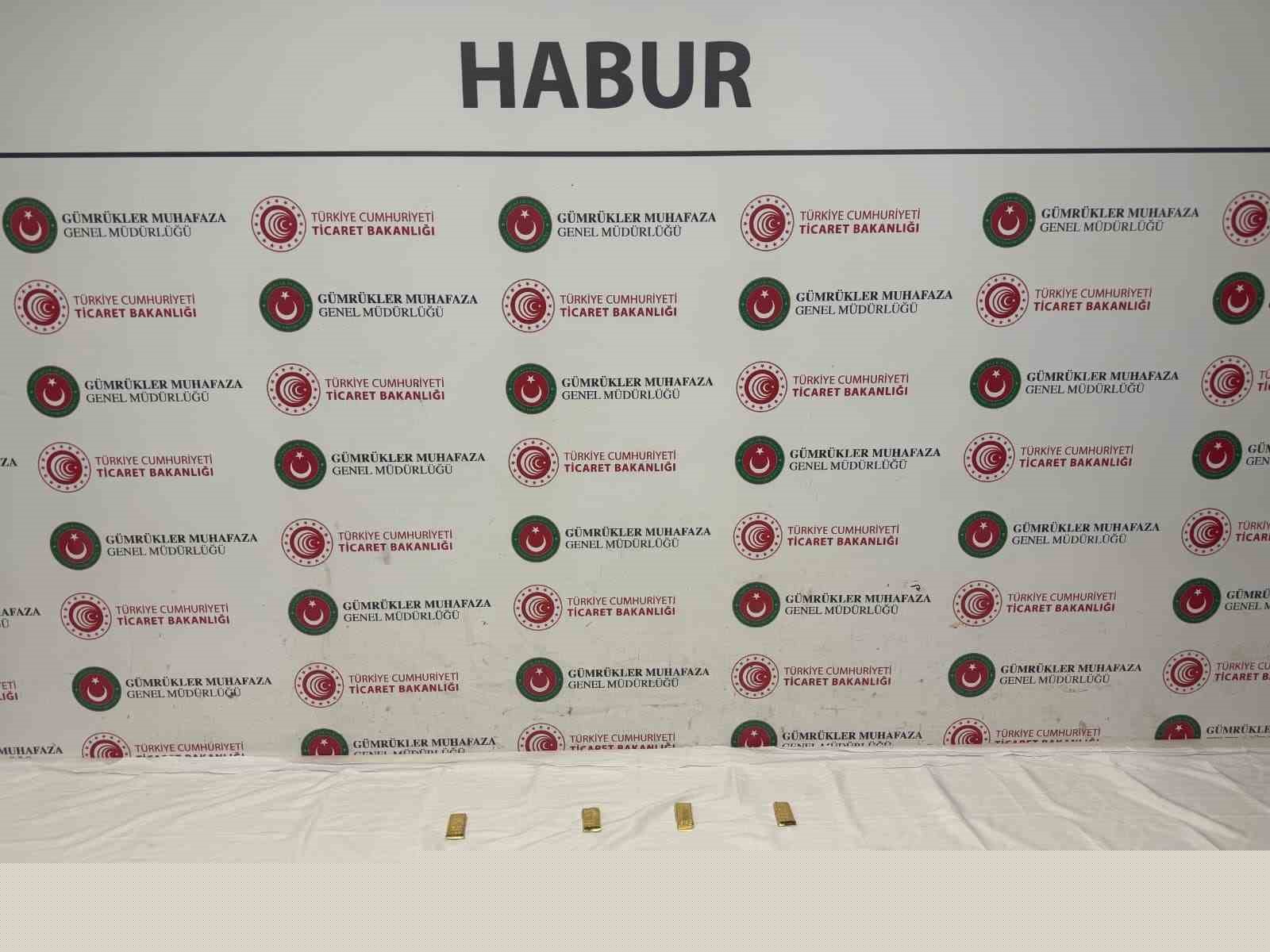 Habur’da tırda yapılan aramada, yaklaşık 14.6 milyon liralık altın ele geçirildi

