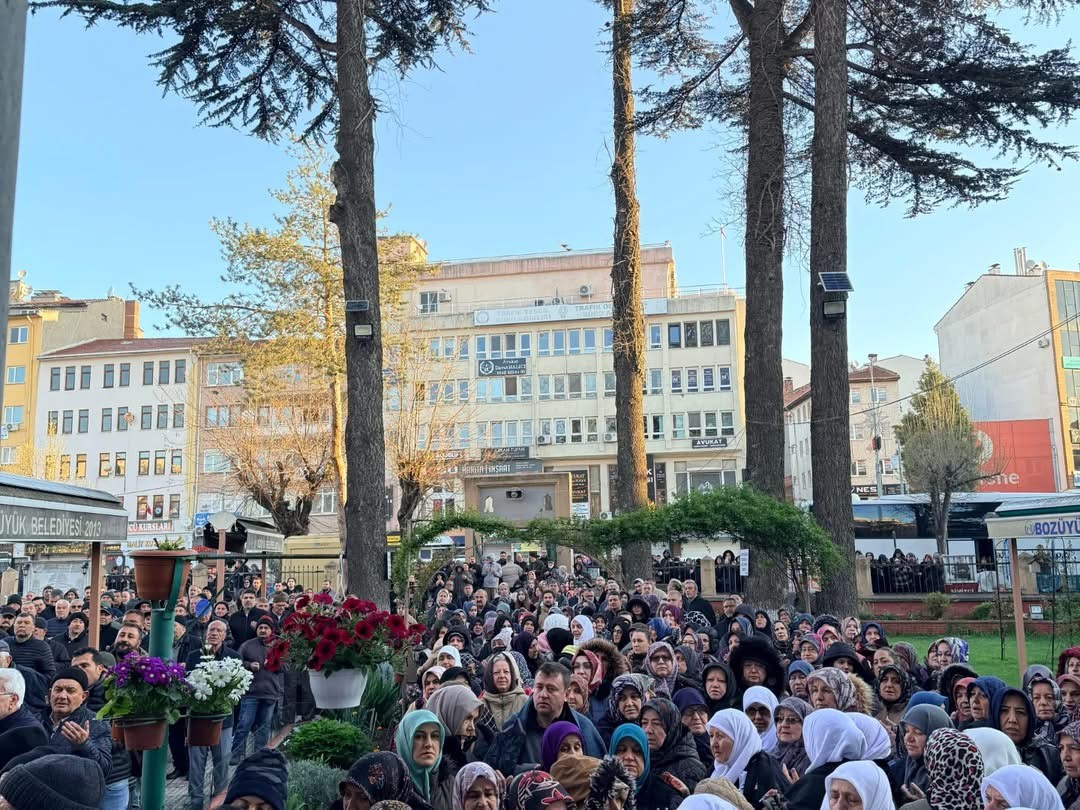Hacı adayları kutsal topraklara uğurlandı
