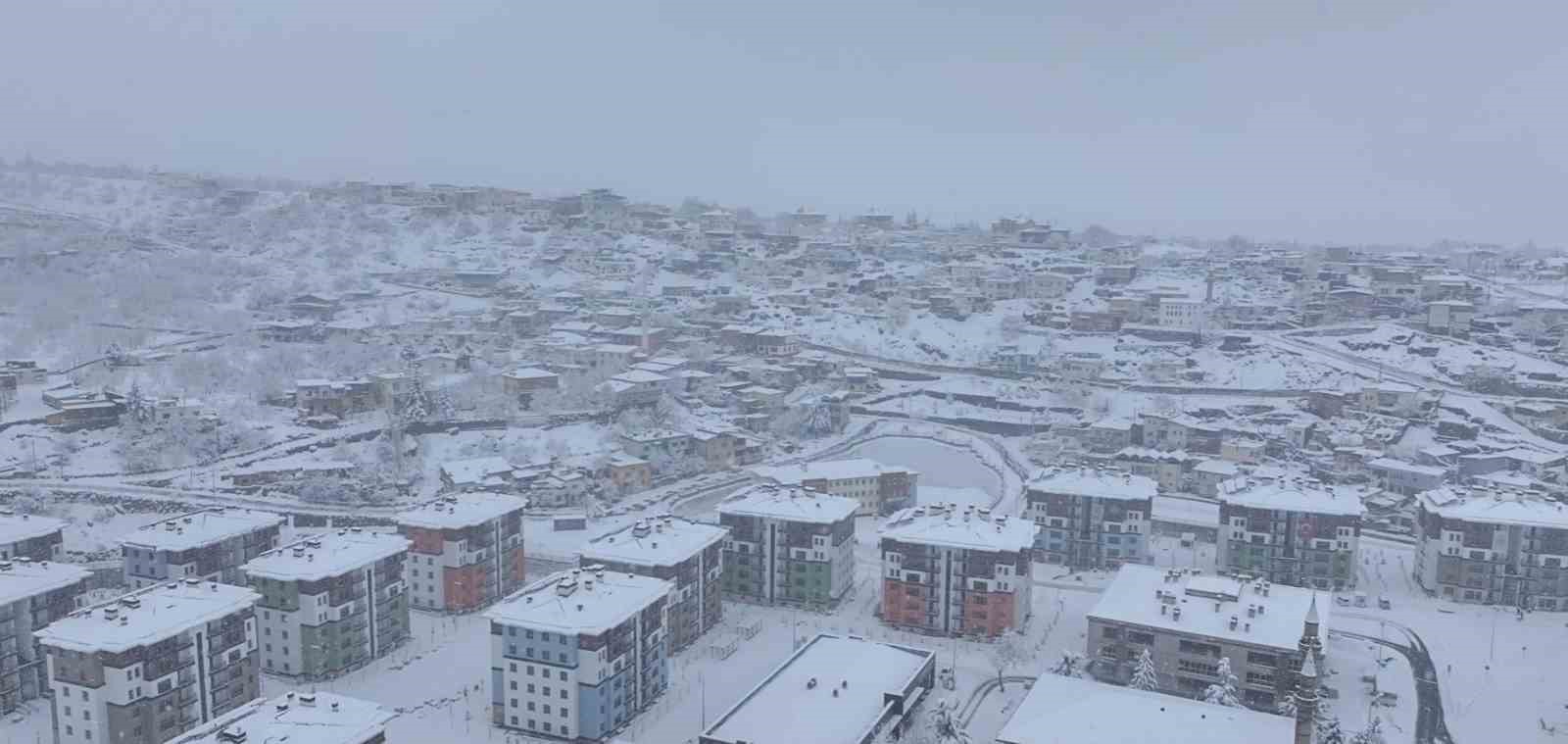 Hacılar Belediyesi ekipleri karla mücadele için sahada
Hacılar Belediyesi ekipleri karla mücadele için sahada