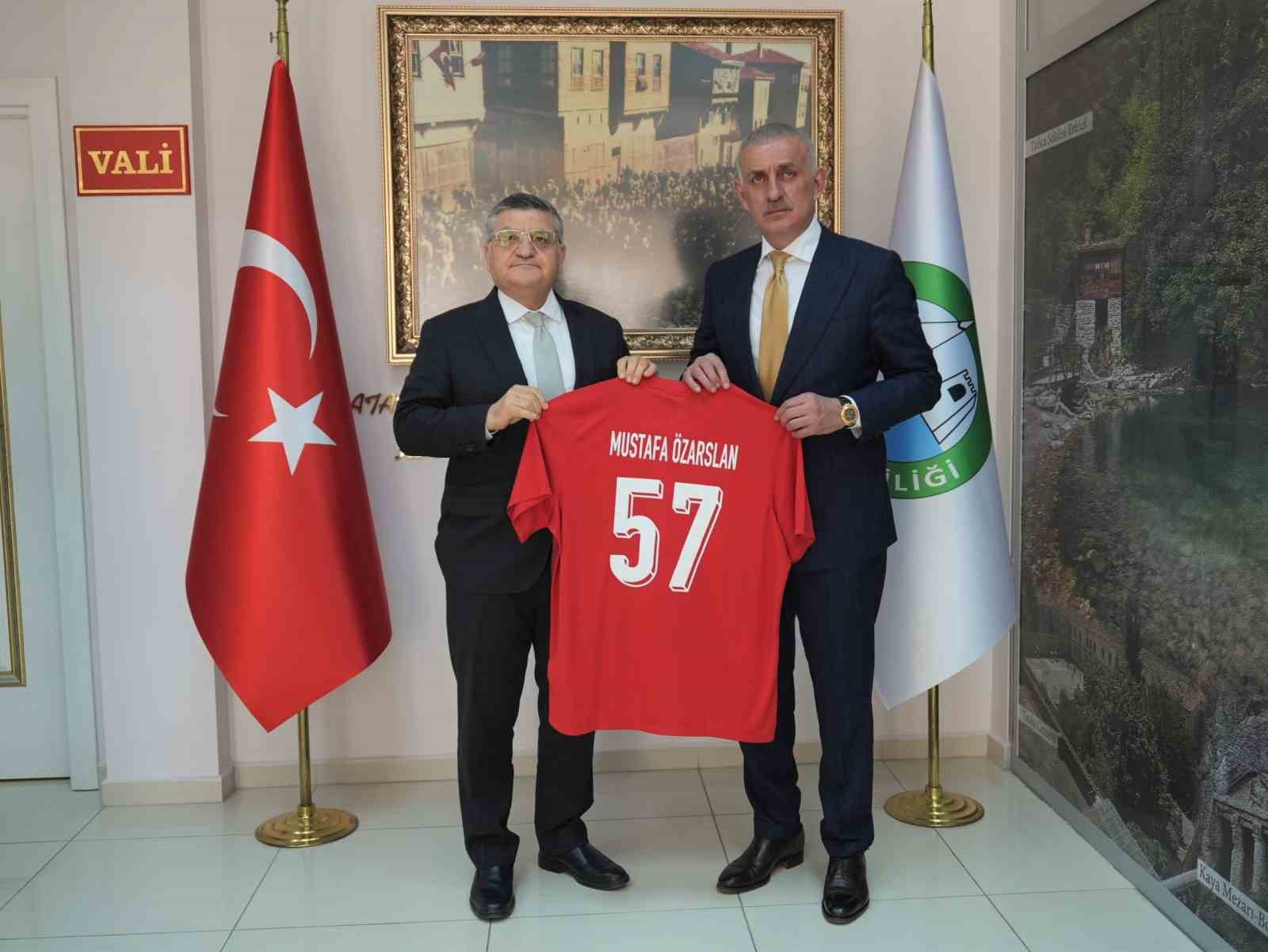 Hacıosmanoğlu’ndan Sinop’a milli maç ziyareti
