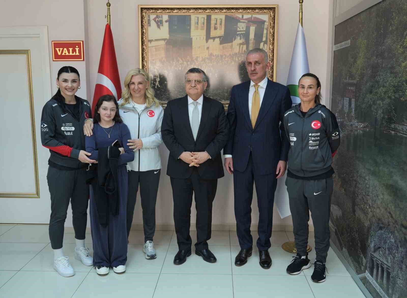 Hacıosmanoğlu’ndan Sinop’a milli maç ziyareti
