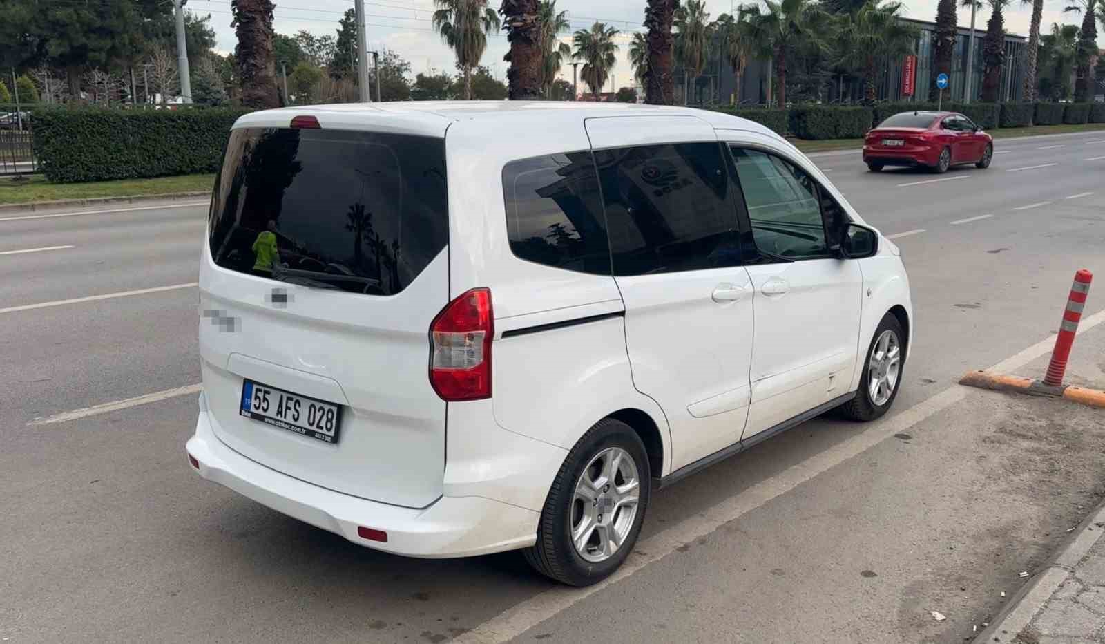 Hafif ticari araç ile çarpışan motosikletin sürücüsü yaralandı
