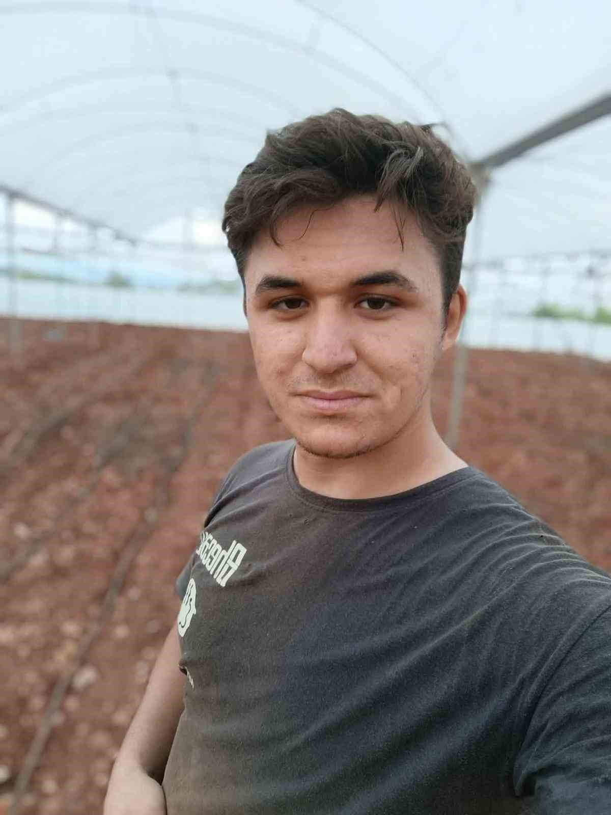 Hafif ticari araçla çarpışan motosiklet sürücüsü hayatını kaybetti
