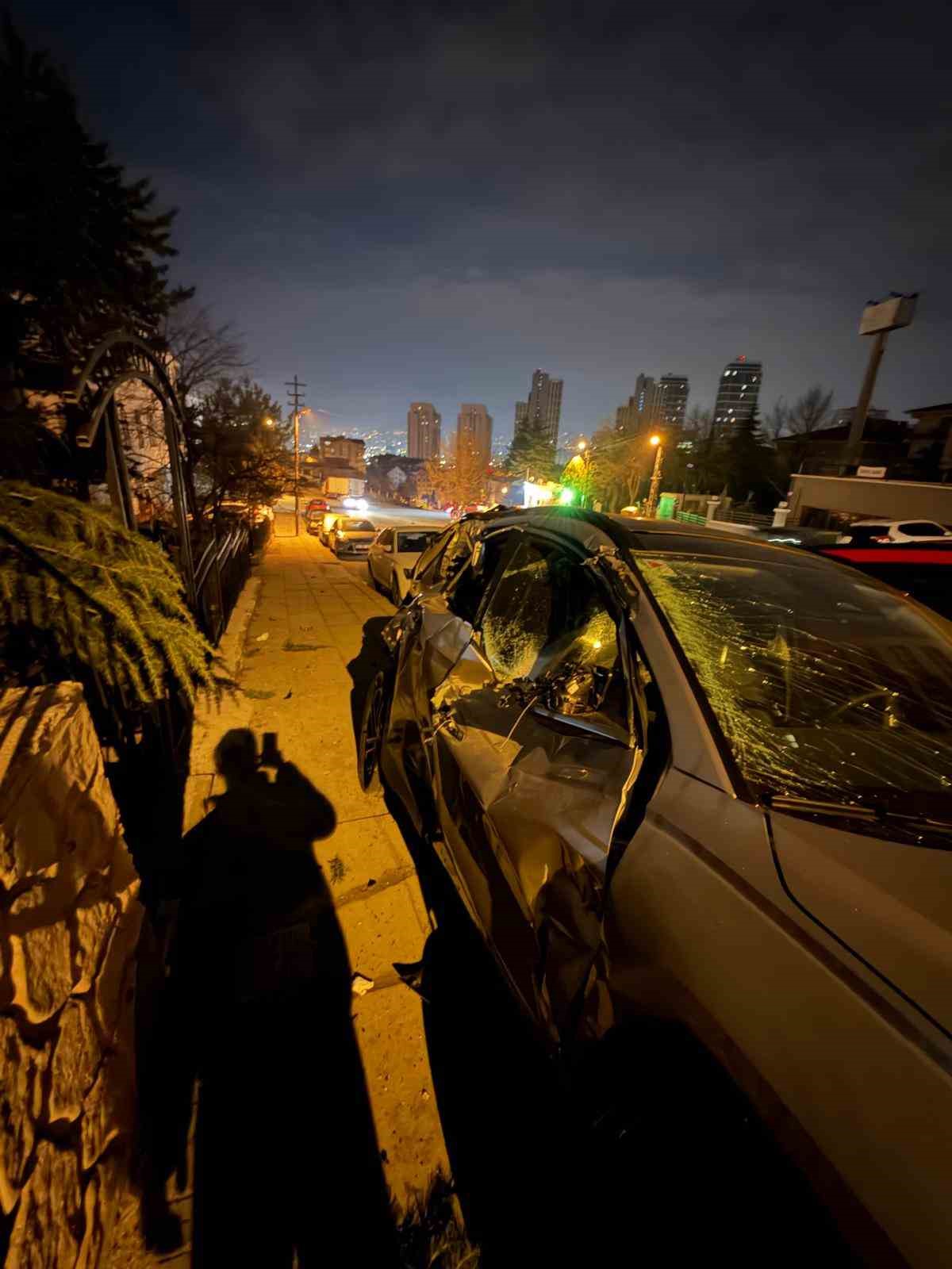 Hafriyat kamyonunun bahçedeki 4 araca çarptığı kaza kameda
