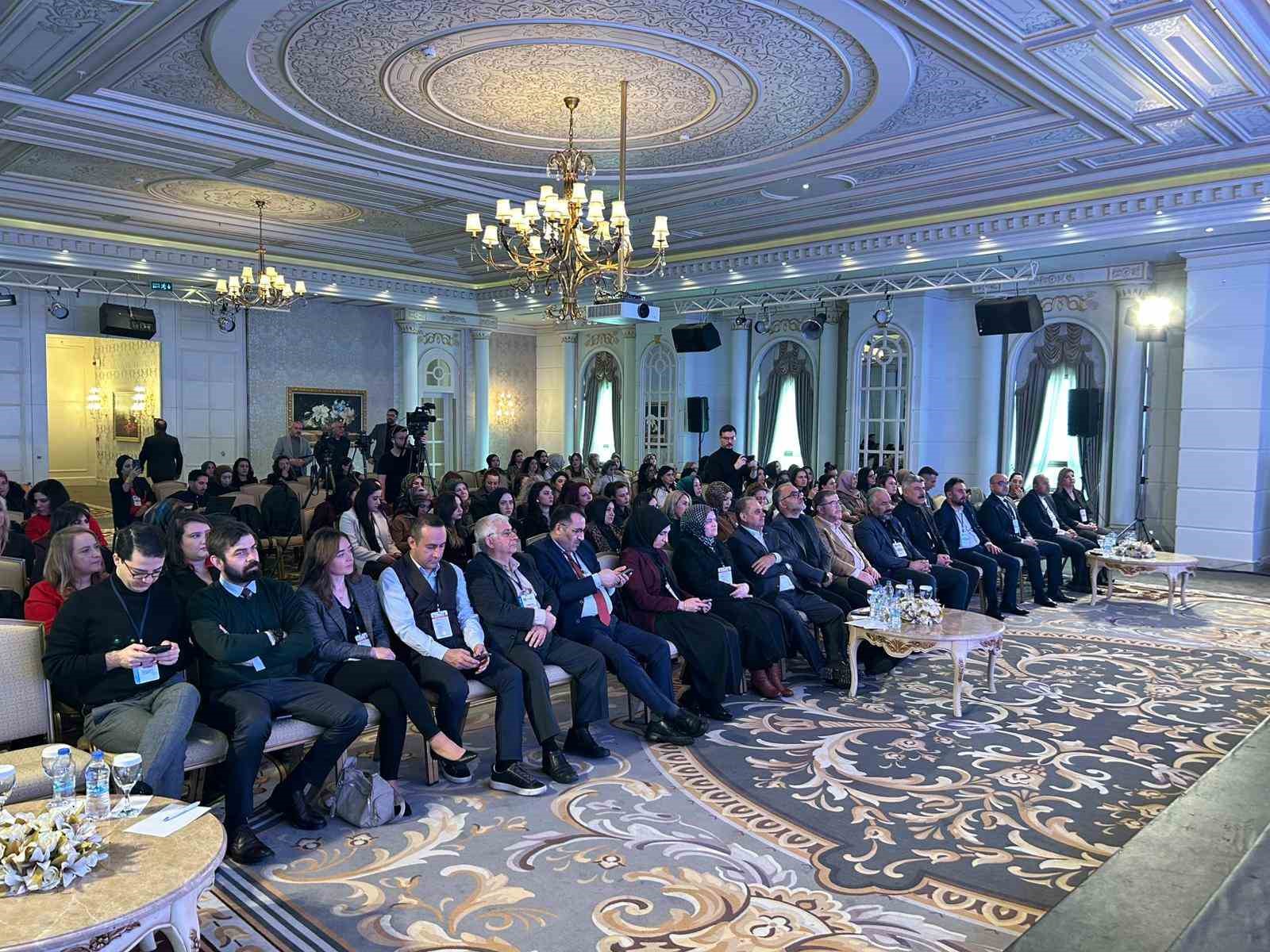 HAK-İŞ’in "Türkiye kadın buluşmaları" programı Van’da düzenlendi
