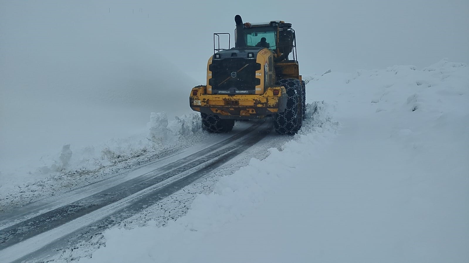 Hakkari’de 13 köy ve 32 mezra yolu ulaşıma kapandı
