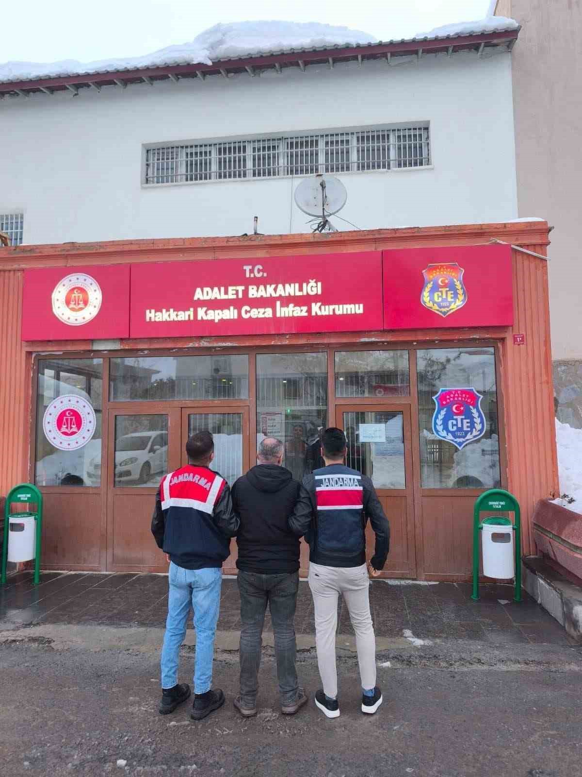Hakkari’de 13 yıl kesinleşmiş cezası olan şahıs yakalandı
