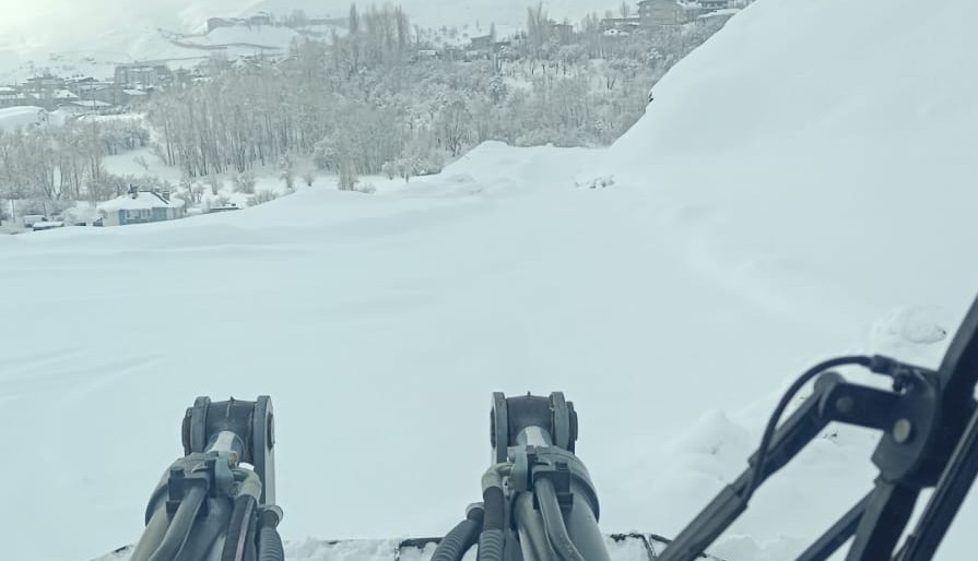 Hakkari’de 36 yerleşim yerinin yolu ulaşıma kapandı
