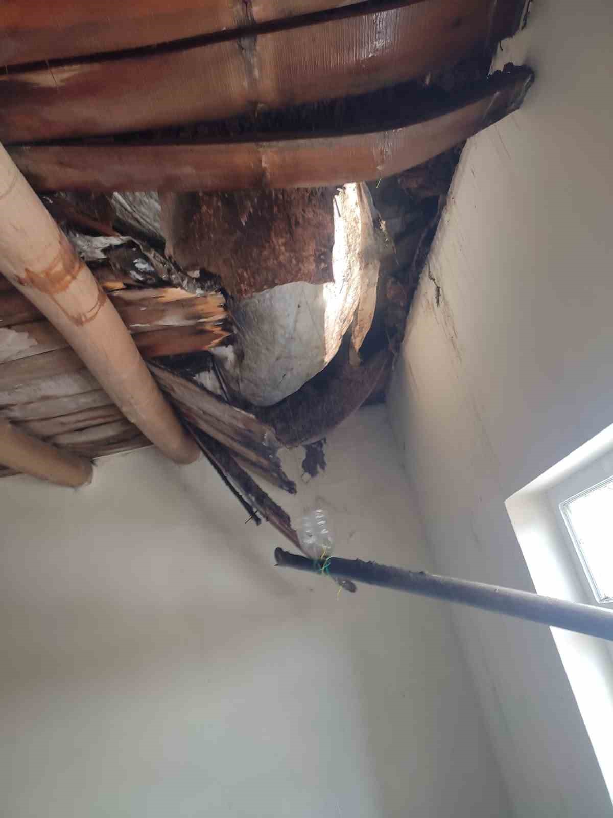 Hakkari’de 6 kişilik ailenin evi çöktü
