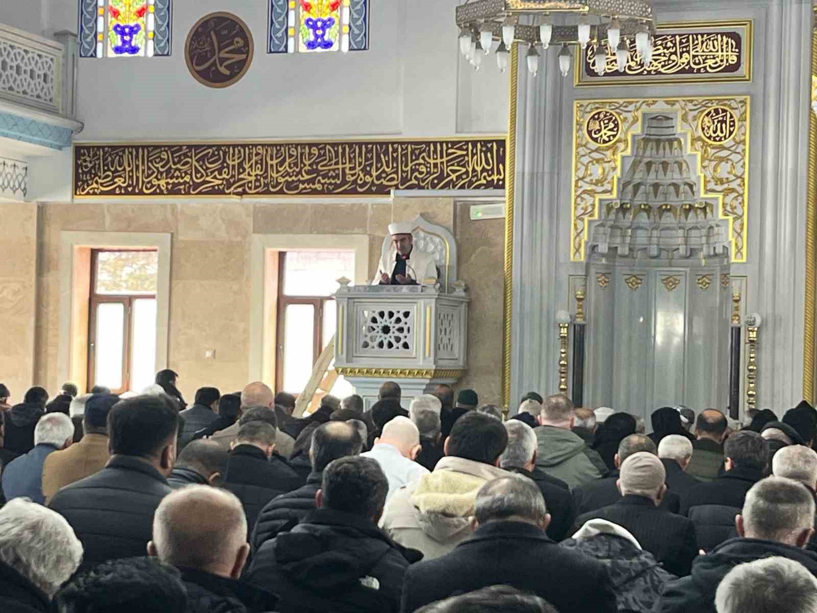 Hakkari’de deprem şehitleri dualarla anıldı
