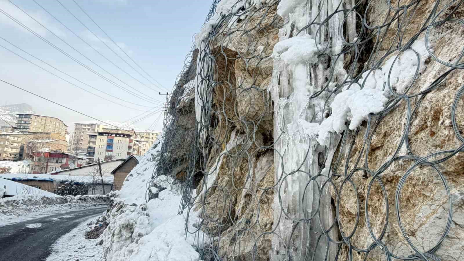 Hakkari’de dondurucu soğuklar
