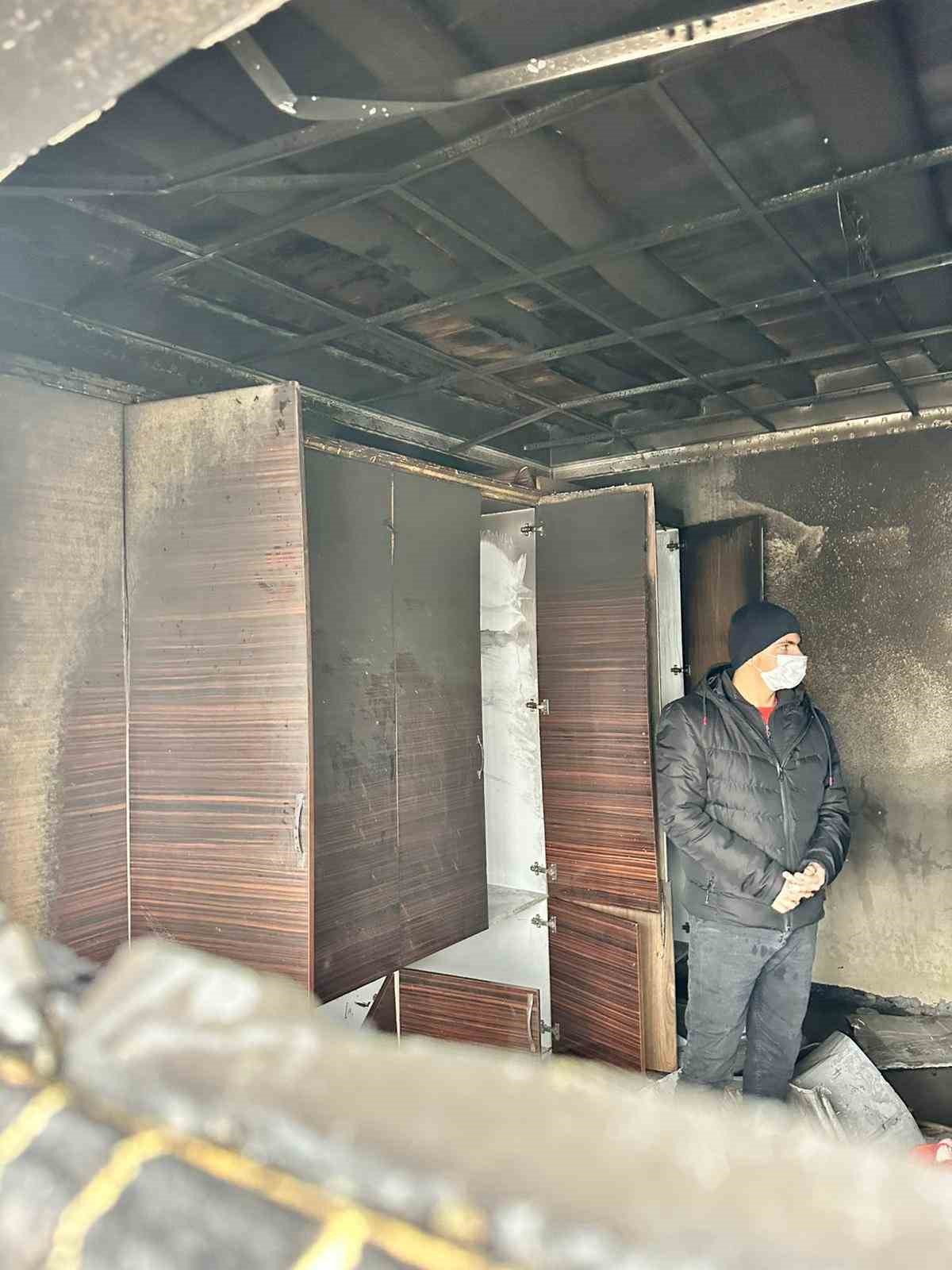 Hakkari’de ev yangını
