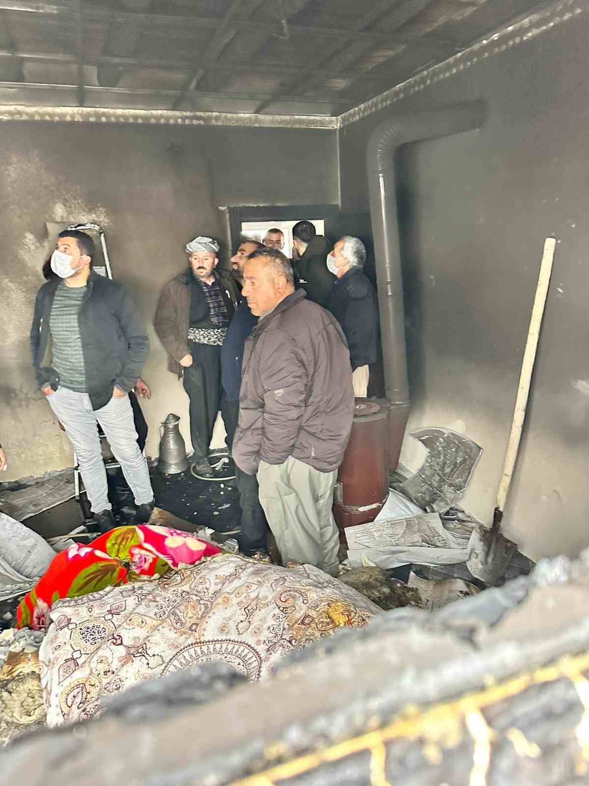 Hakkari’de ev yangını
