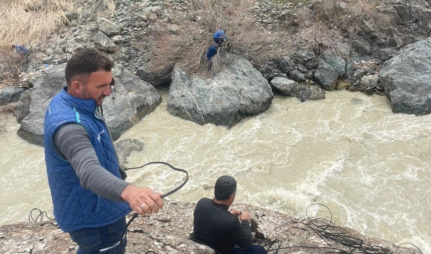 Hakkari’de heyelan sonrası iletişim alarmı
