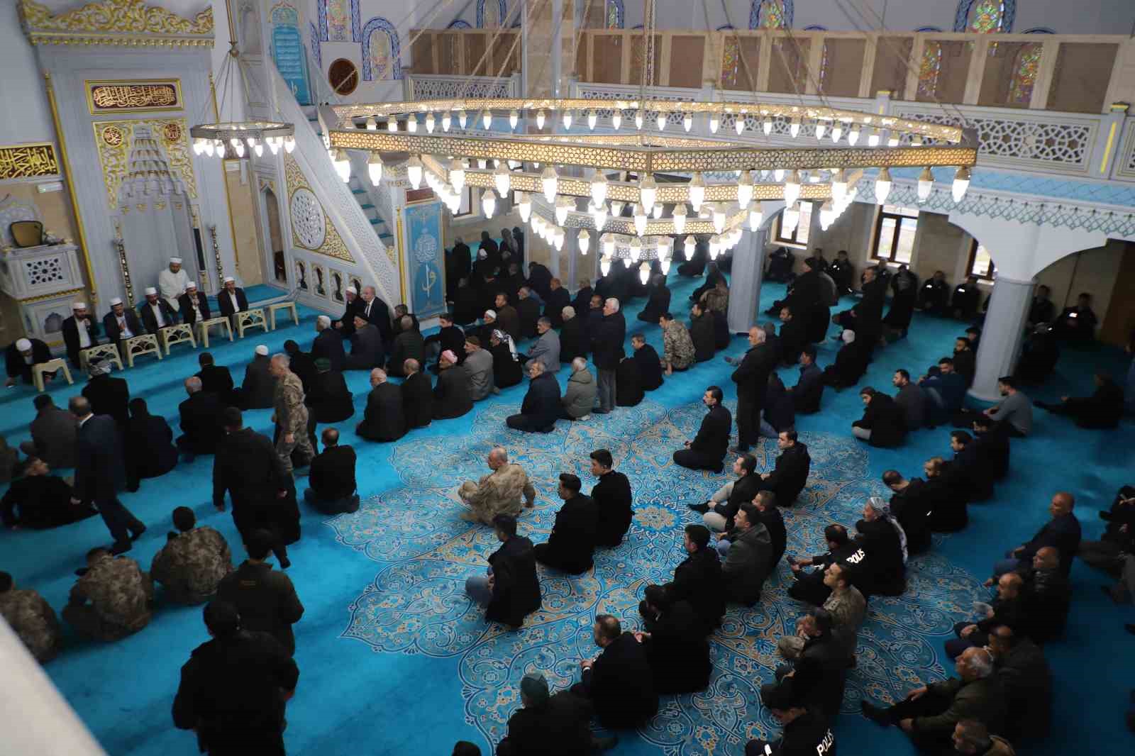 Hakkari’de şehitler için mevlit okutuldu
