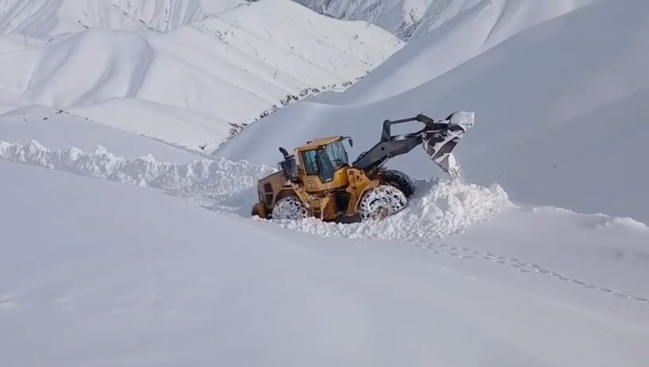 Hakkari’de tüm köy yolları ulaşıma açıldı
