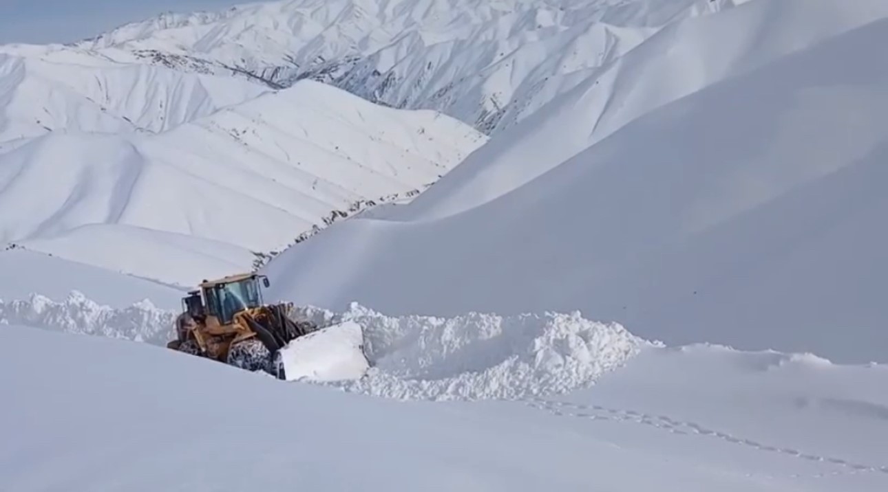 Hakkari’de tüm köy yolları ulaşıma açıldı
