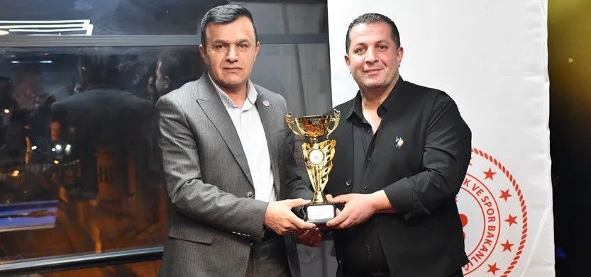 Hakkari’de üç bant bilardo heyecanı
Hakkari’de üç bant bilardo heyecanı