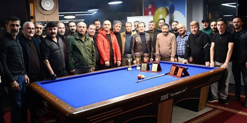 Hakkari’de üç bant bilardo heyecanı
Hakkari’de üç bant bilardo heyecanı