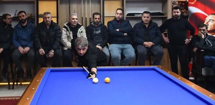 Hakkari’de üç bant bilardo heyecanı
Hakkari’de üç bant bilardo heyecanı