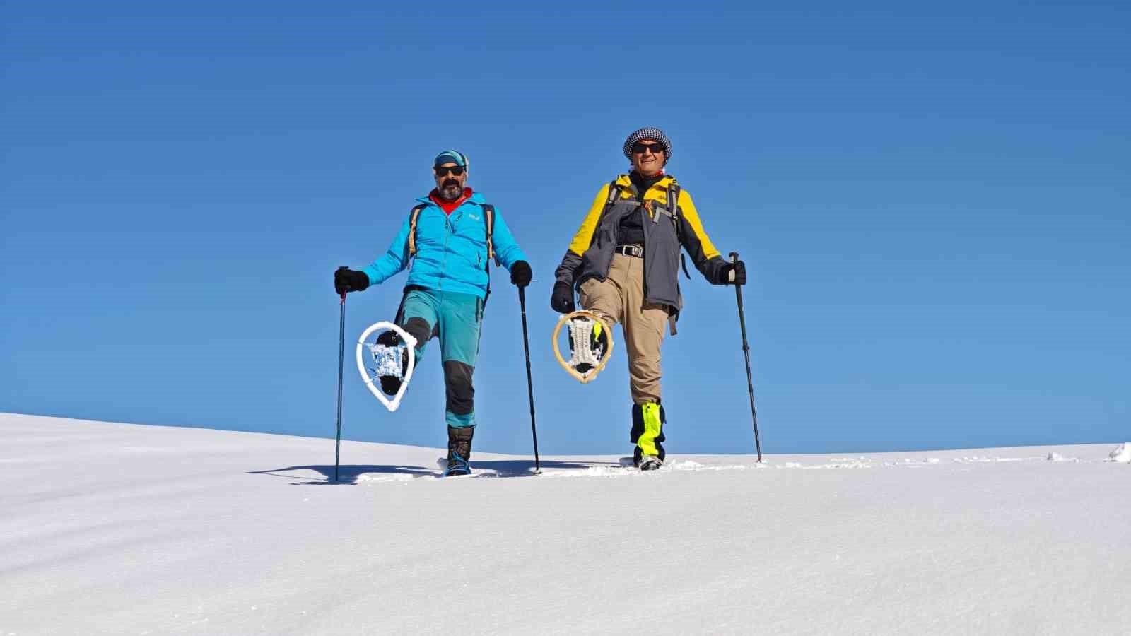 Hakkari’de Vatan Tepesi’ne zorlu kış tırmanışı
Hakkari’de Vatan Tepesi’ne zorlu kış tırmanışı