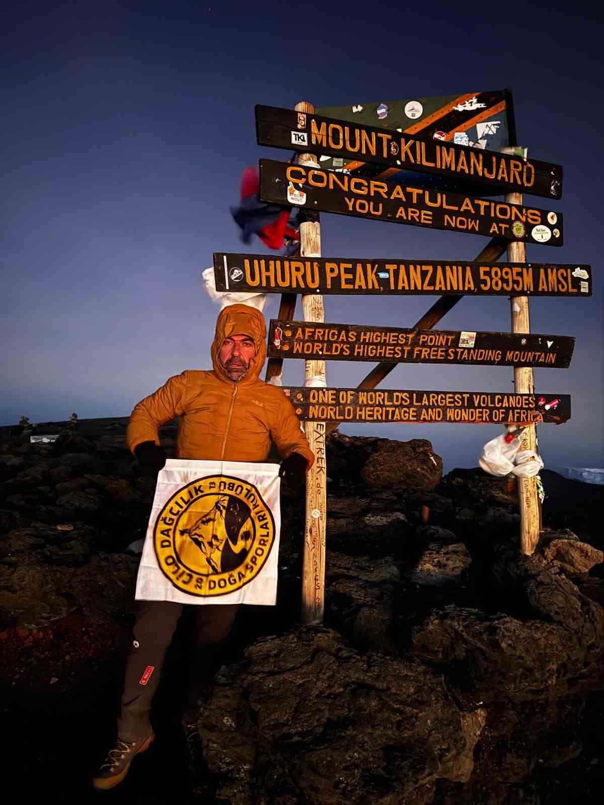 Hakkarili dağcı Kilimanjaro zirvesinde
