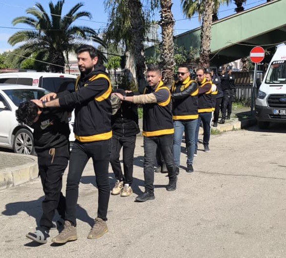 Halde sıkı denetim: 16 kaçak göçmen sınır dışı edildi
