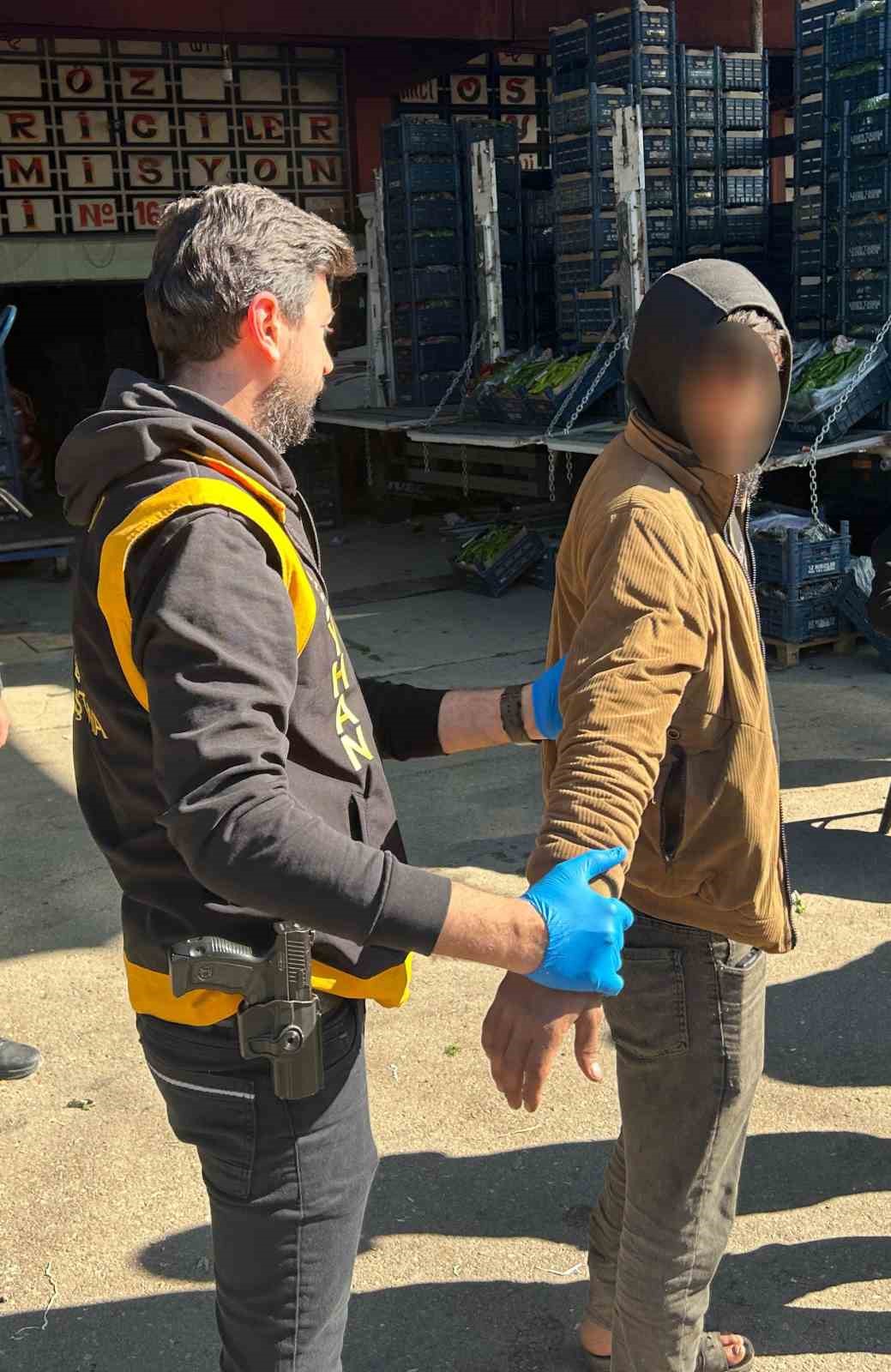 Halde sıkı denetim: 16 kaçak göçmen sınır dışı edildi
