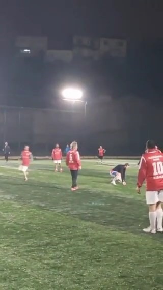 Halı sahada kalp krizi geçiren eski futbolcunun o anları ortaya çıktı
