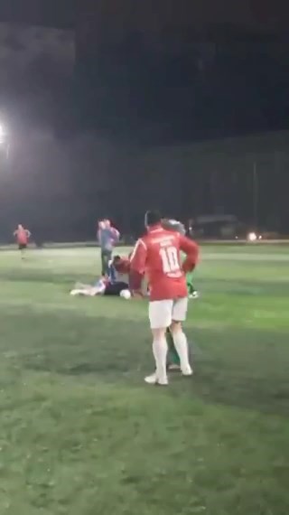 Halı sahada kalp krizi geçiren eski futbolcunun o anları ortaya çıktı
